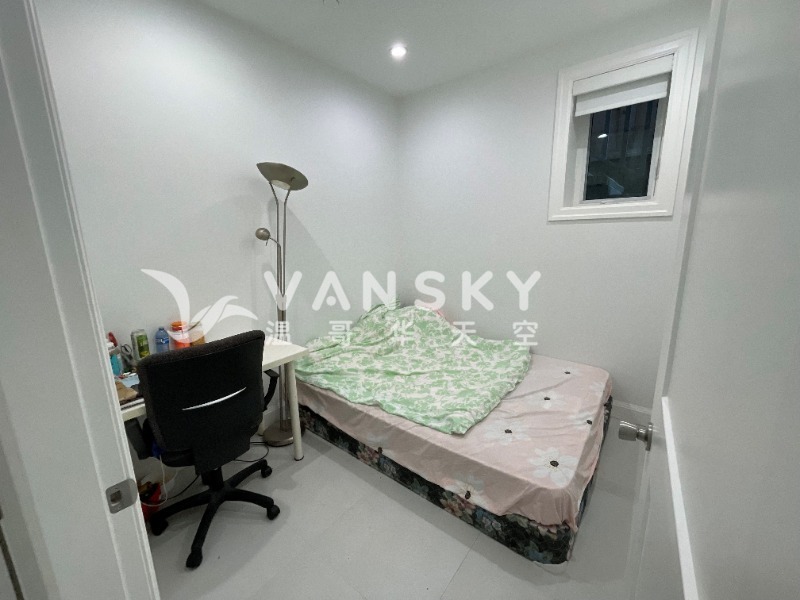 230713203358_room 2.jpg